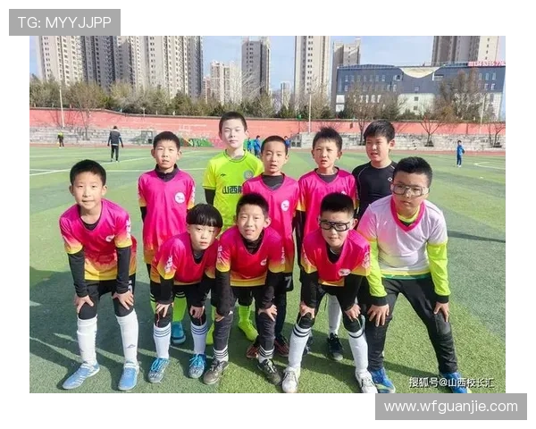 带雄风采的足球明星们如何在绿茵场上展现魅力与实力